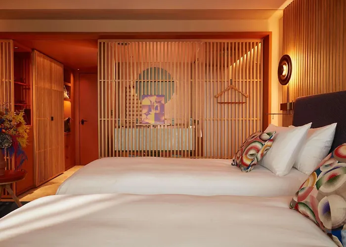 Hotel So/