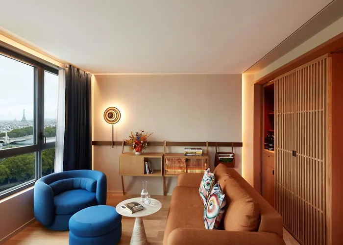 Hotel So/