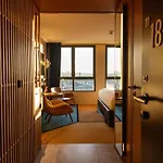 So/ Hotel 5*