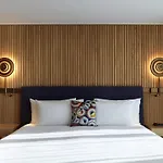 Hotel So/