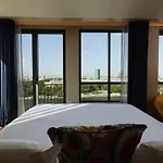 Hotel So/