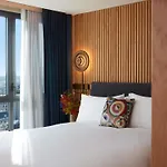 Hotel So/