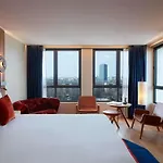 Hotel So/